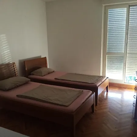 Apartment With Balcony Near City Centar