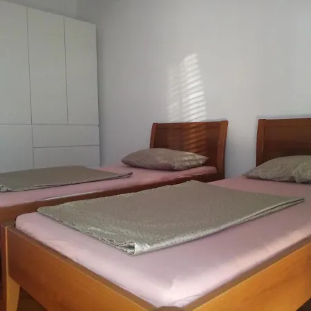 Apartment With Balcony Near City Centar Apartment *