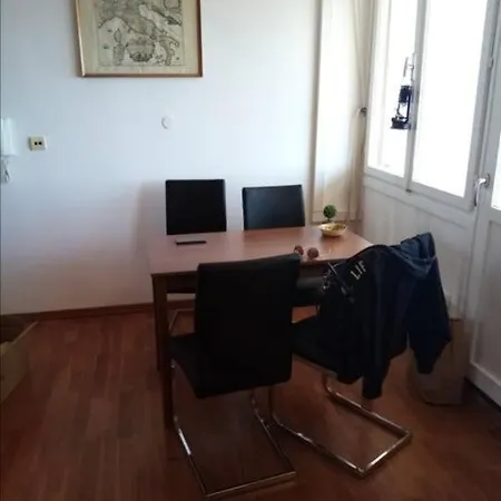 Apartment With Balcony Near City Centar Apartamento *