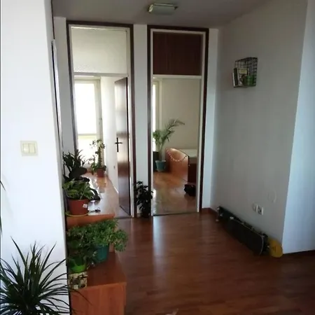 Apartment With Balcony Near City Centar Apartamento