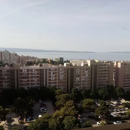 Apartamento Apartment With Balcony Near City Centar