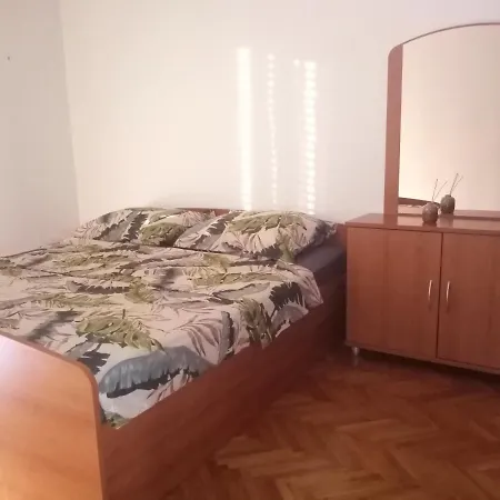 Apartment With Balcony Near City Centar Apartamento *